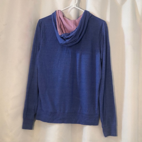 Women’s The North Face Lightweight Hoodie - Picture 2 of 3